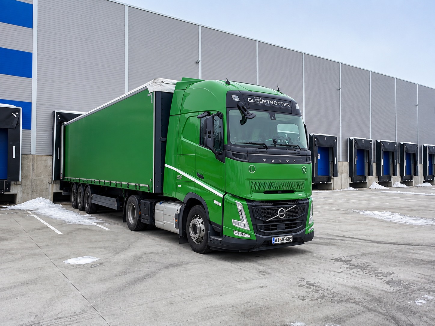 Smaragdzöld Coral Truck kamion rakodásnál